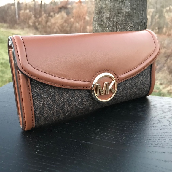 Michael Kors Fulton Large Flap Continental Wallet - Picture 3 of 8